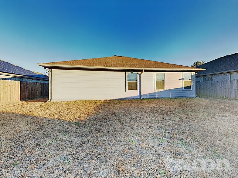 Building Photo - 413 Rustic Grove Ln