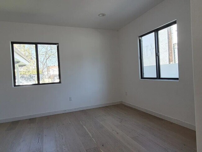 Building Photo - NO MIN CREDIT SCORE REQUIRED, BK OKAY, PAST EVICTION OKAY!, BACKGROUND FRIENDLY. Apply at "The Re...