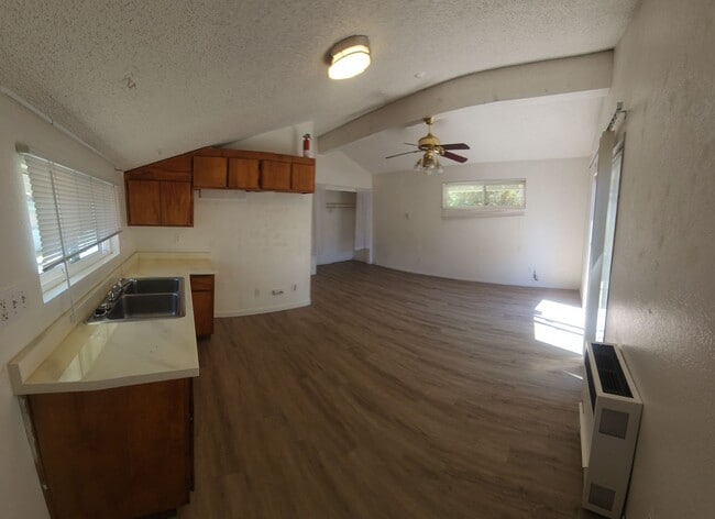 Building Photo - 7 Bedroom 3 bath home close to POLY!!!!