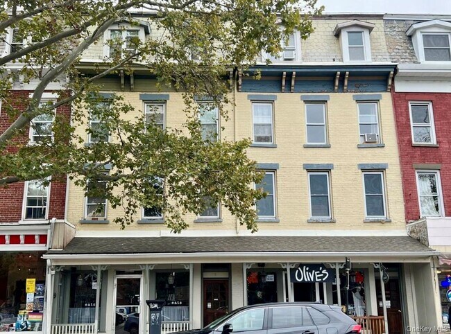 Building Photo - 118 Main St