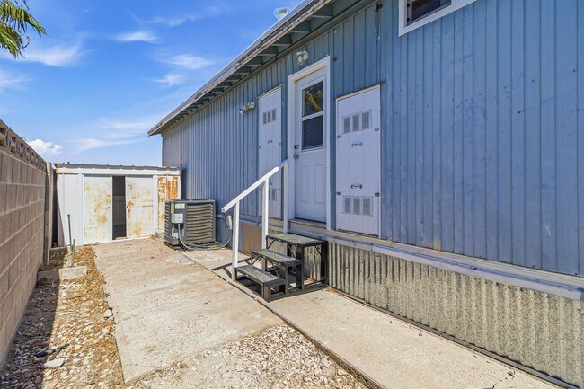 Building Photo - Spacious 2 Bed, 2 Bath Retreat in Charming Boulder City!