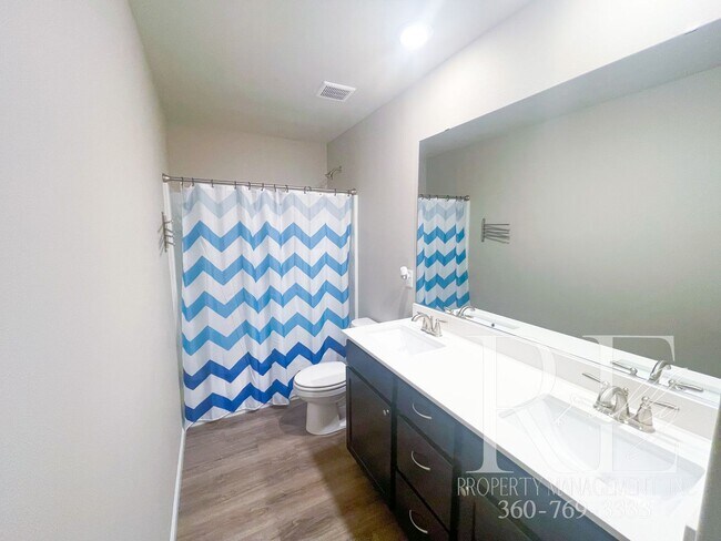 Building Photo - Spacious 4 Bedroom In Prime Location!