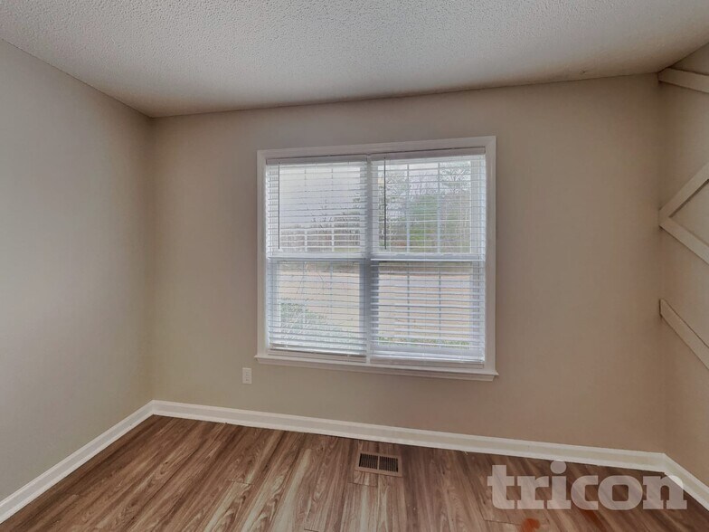 Building Photo - 46 Albemarle Dr