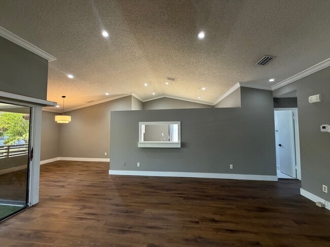 Building Photo - 323 Ives Dairy Rd