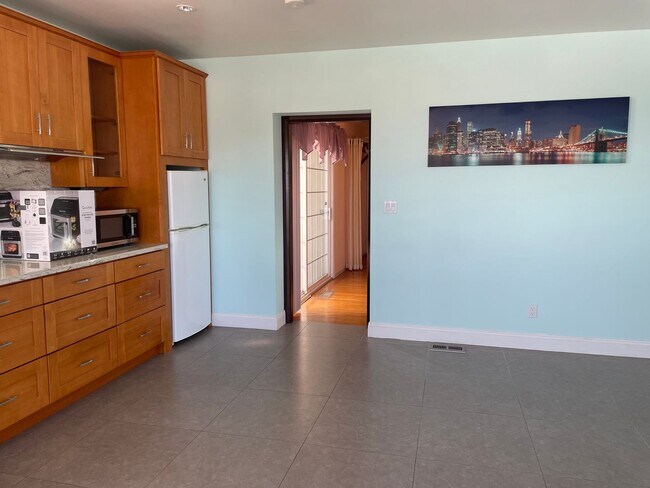 Building Photo - Adorable 1 bedroom 1 bath Apt/In Law Unit ...