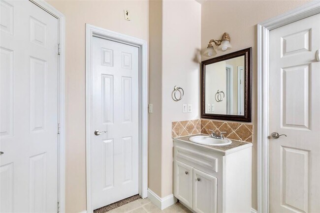 Building Photo - 108 Harbour Town Cir
