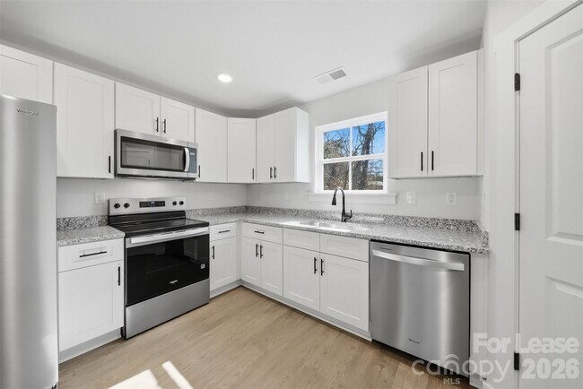 Building Photo - 403 15th Ave SW