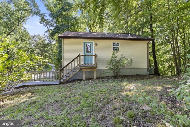 Building Photo - 130 Sunderland Dr