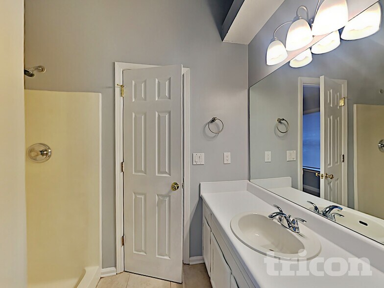 Building Photo - 641 Delay Way