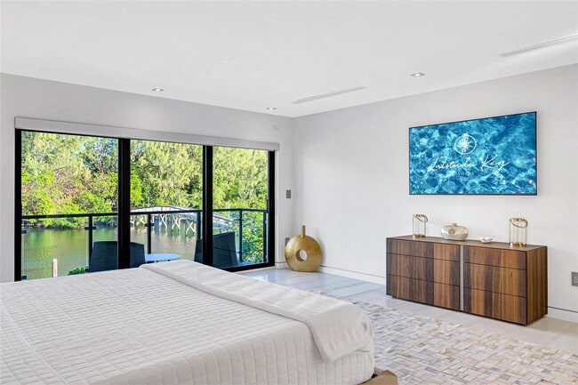 Building Photo - 1430 S Ocean Dr