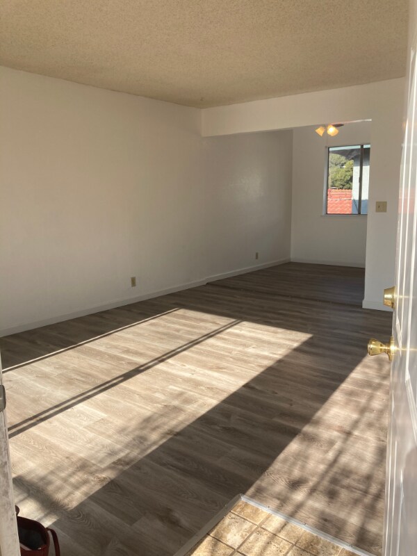 Building Photo - 1518 Moorpark Ave