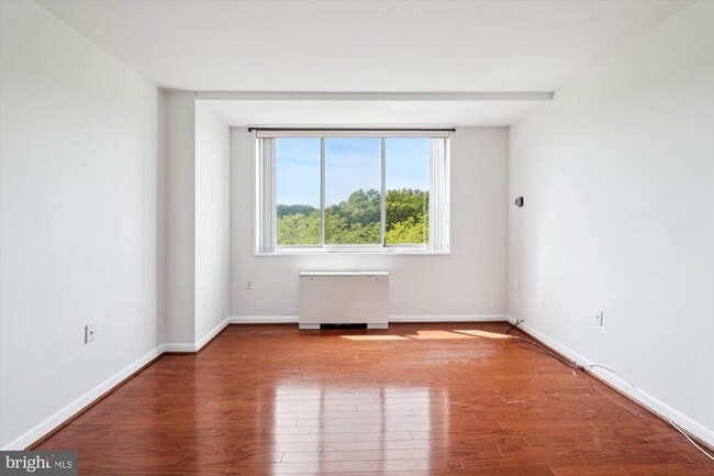 Building Photo - 10401 Grosvenor Pl