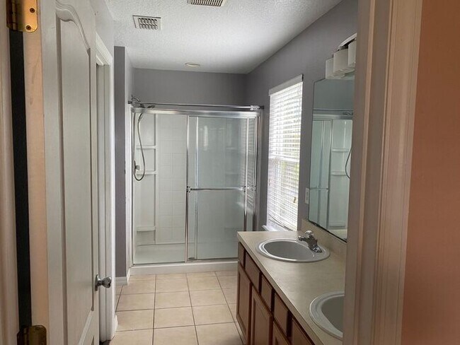 Building Photo - Rent Special-Wonderful 2/2 Townhome w/ Pond View in St. Cloud