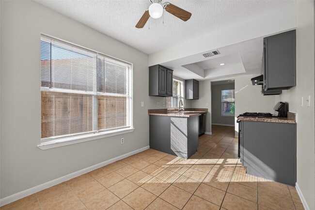 Building Photo - 5211 Devon Green Dr