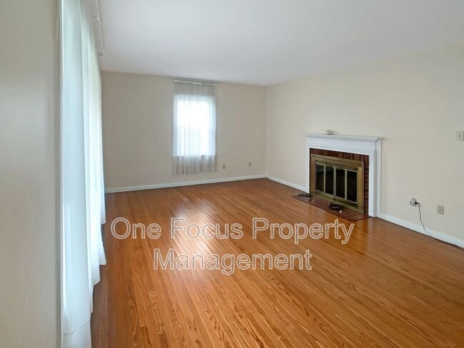 Building Photo - 1127 Louisa St