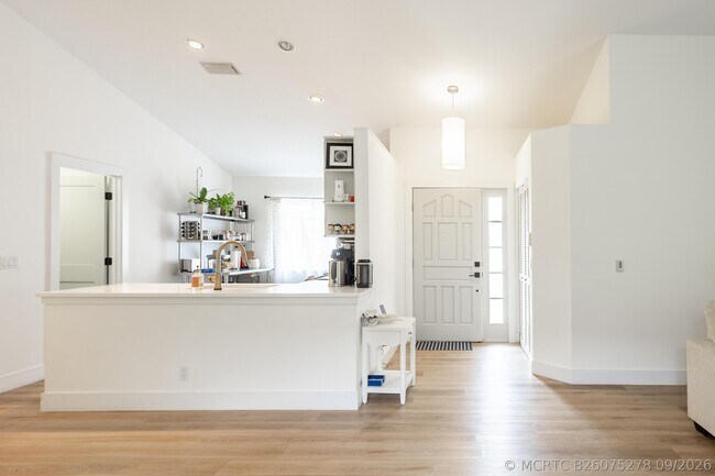 Building Photo - 73 Admirals Ct