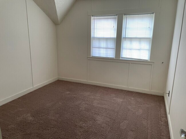 Building Photo - 2127 6th Street Ct