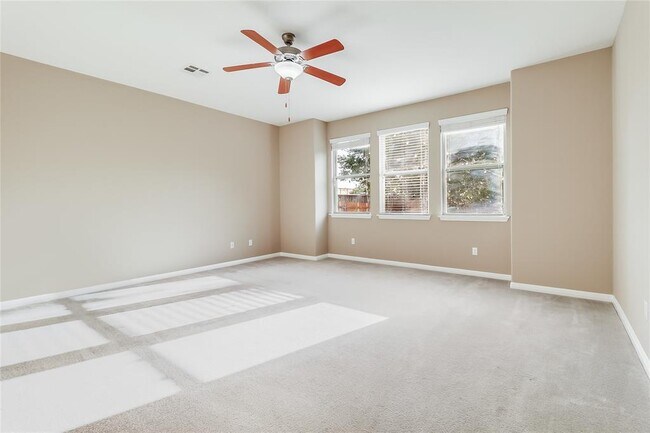 Building Photo - 401 Silver Trail