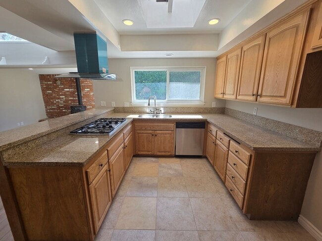 Building Photo - 3+2 Single Family Home in Thousand Oaks - ...