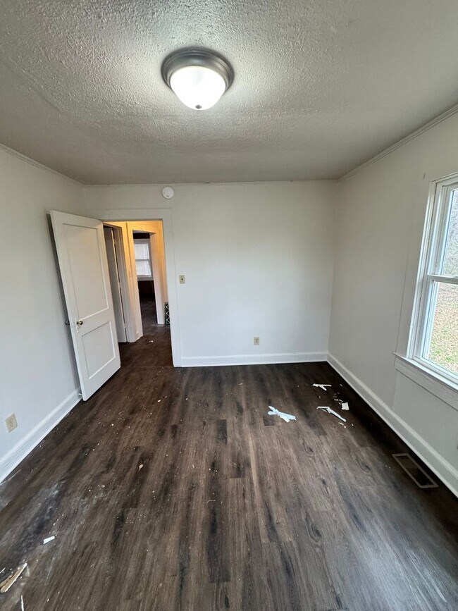 Building Photo - 2/1 House in Shelby, NC - House will be deep cleaned