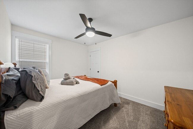 Building Photo - Spacious 3 Bedroom 2 Full Bath Home For Rent Near Dunbar Cave Road!