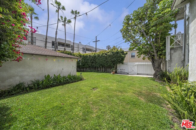 Building Photo - 10374 Ashton Ave