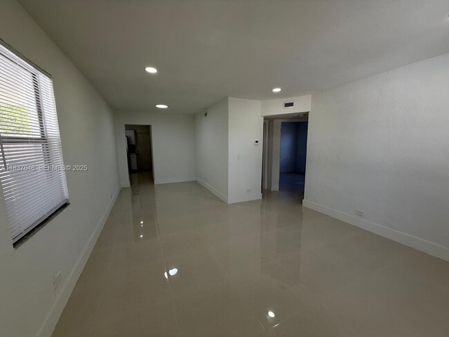 Building Photo - 1494 W 34th St