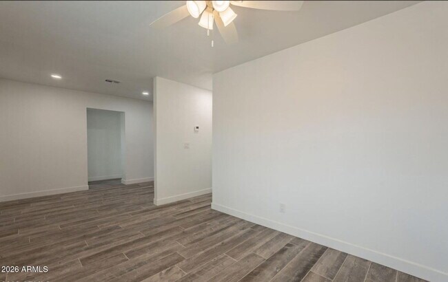 Building Photo - 5039 N 18th Ave