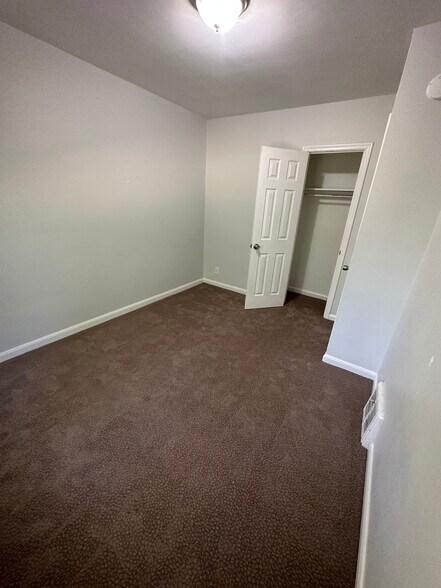Building Photo - 761 S 1000 E