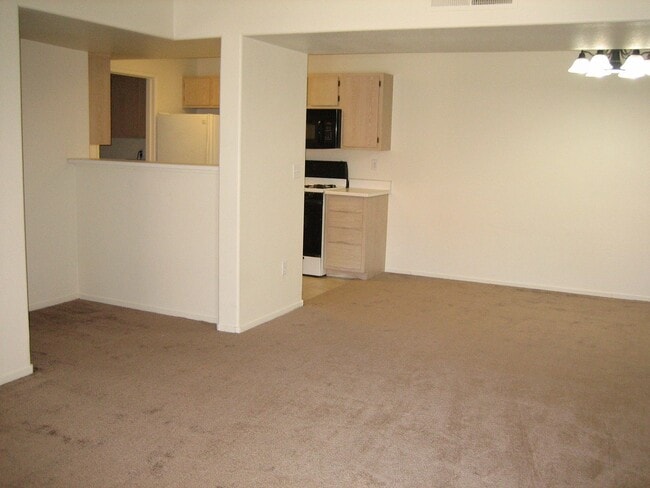 Building Photo - NICE CONDO, 3 BEDROOMS, 2 FULL BATHS, NEW ...