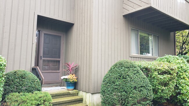 Front Entrance Through Courtyard - 455 Hope St