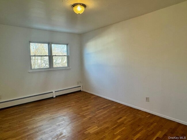 Building Photo - 10 Chaucer Ct