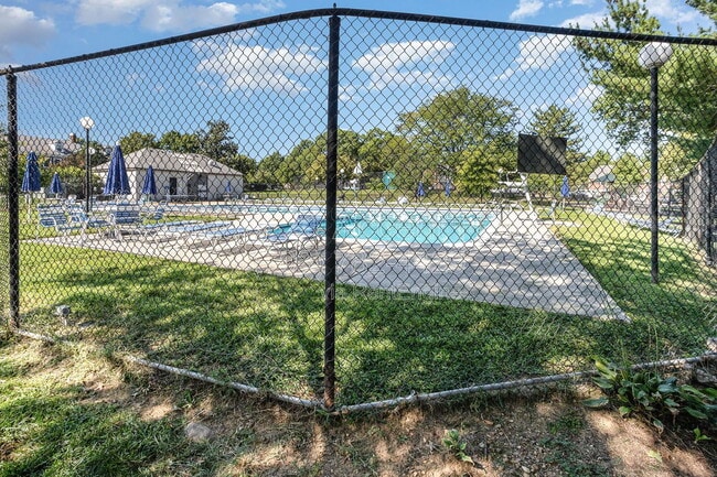 Building Photo - 3342 S Wakefield St