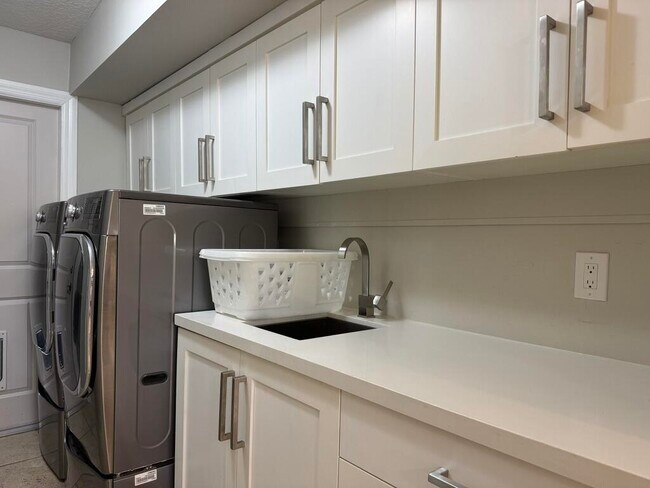 Building Photo - 10577 Santa Laguna Dr