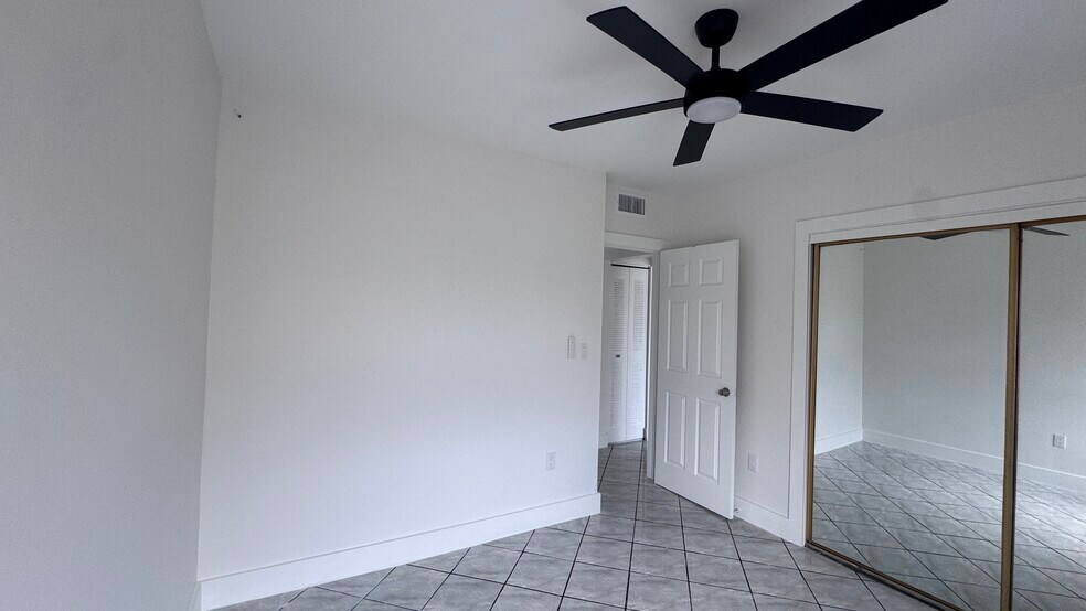 Building Photo - 6090 W Flagler St