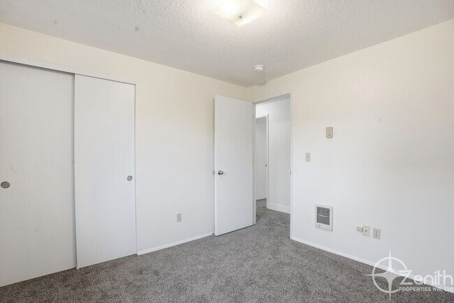 Building Photo - 16113 NE 4th Way