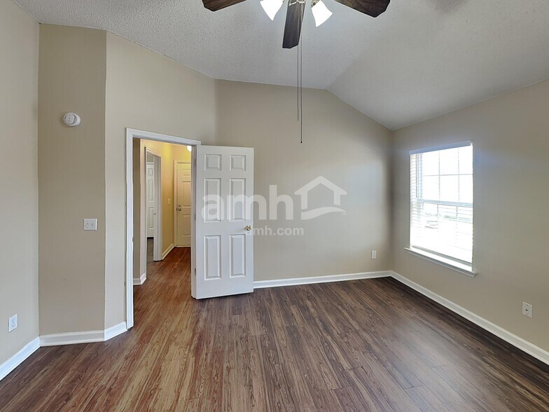 Building Photo - 2227 Joann Dr