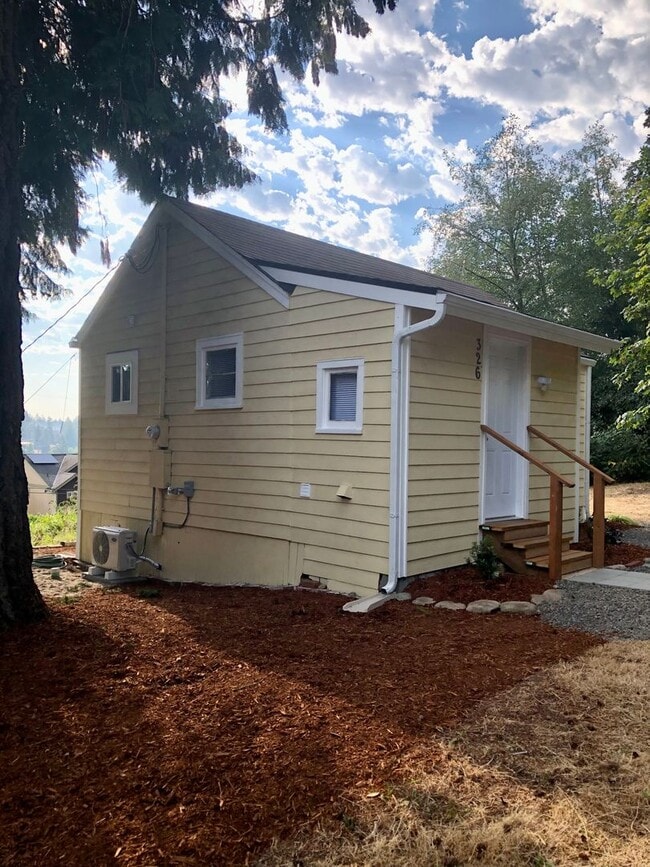 Building Photo - Cute Remodeled Studio
