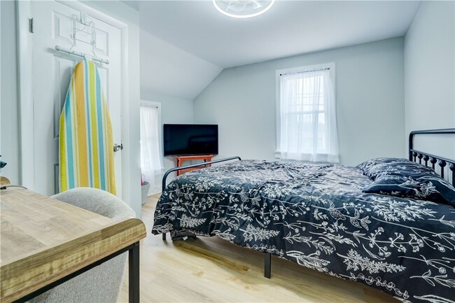 Building Photo - 523 Elmgrove Rd