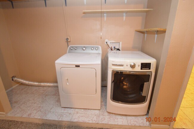 Building Photo - 2805 Kings Way