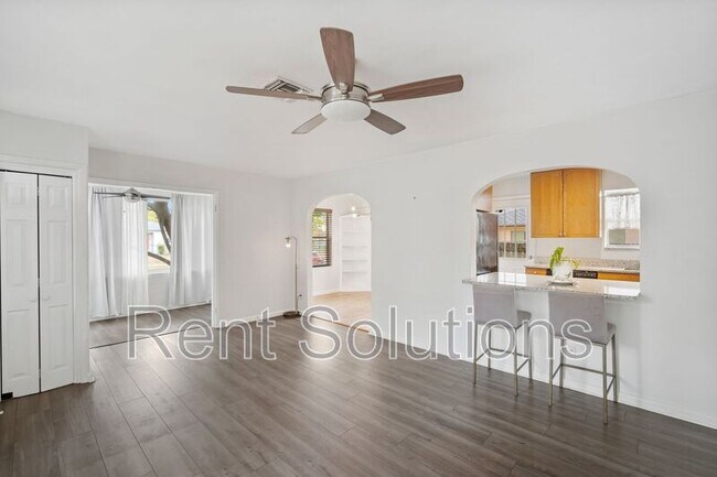 Building Photo - 725 35th St N