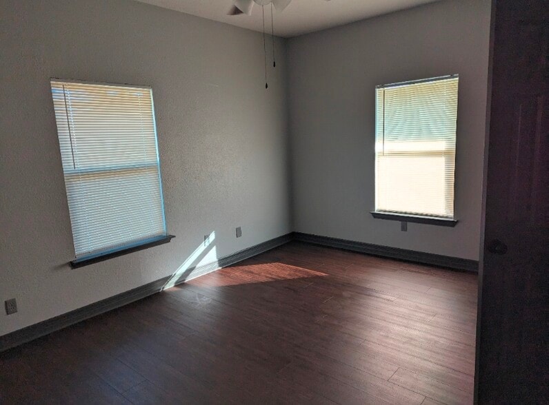 Building Photo - 723 S 33rd St