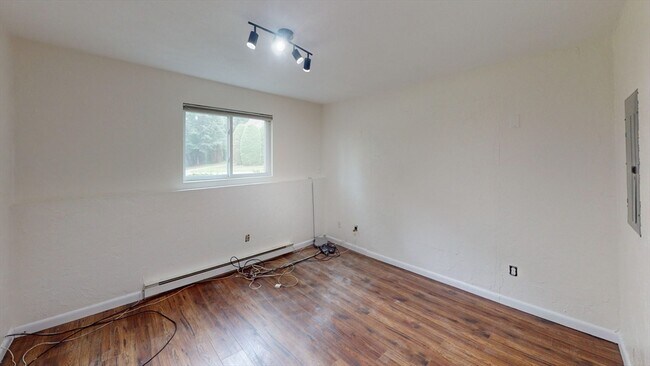 Building Photo - 176 Swanson Rd
