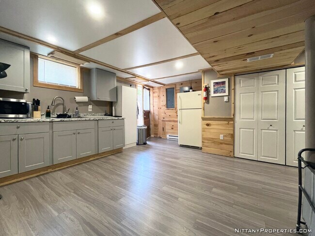 Building Photo - 120 Crestmont Ave