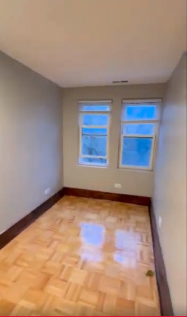 Building Photo - 2855 E 82nd St