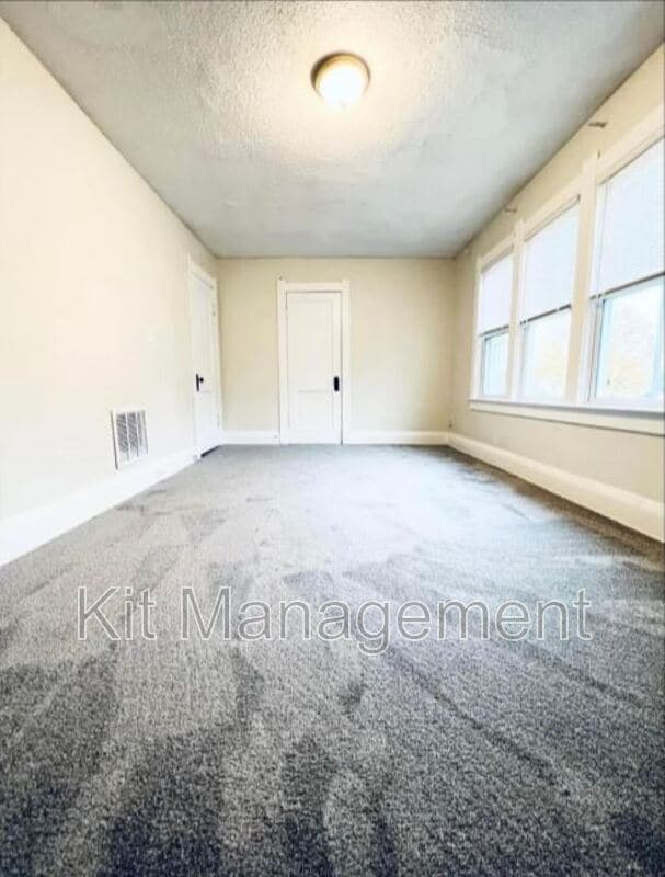 Building Photo - 619 Durango Dr