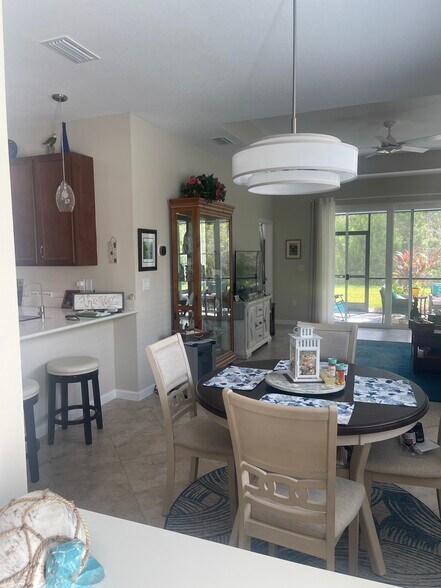 Dining and bar off kitchen - 196 Hang Loose Way