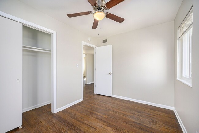 Building Photo - Newly Renovated 2BR-1BA Apartment in Glads...