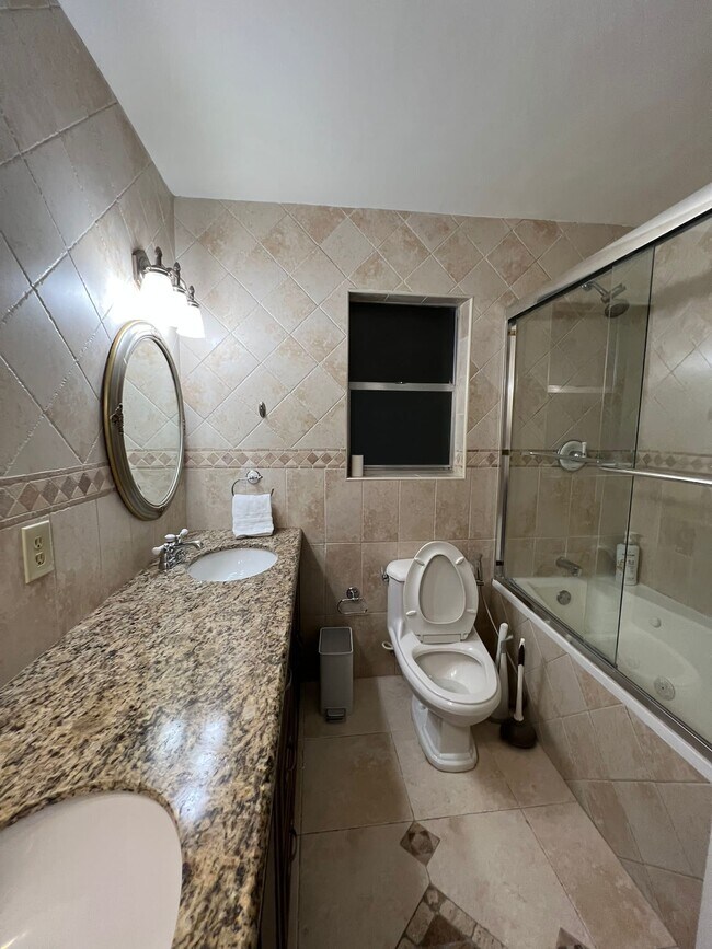 Building Photo - 1010 Hollywood Blvd