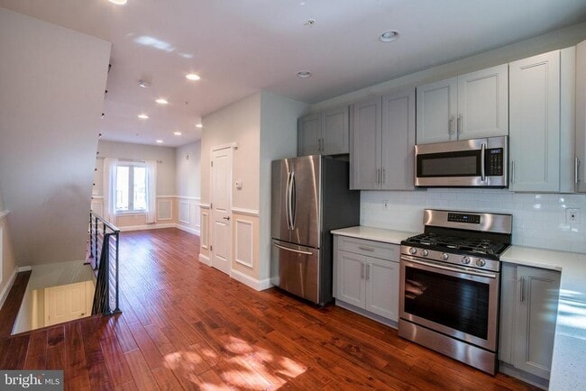 Building Photo - 2340 Greenwich St